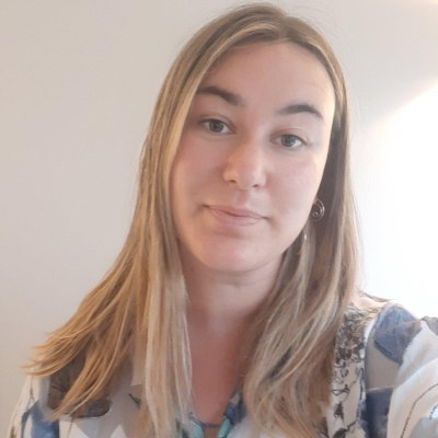 headshot - Rebecca Wilks