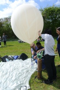  Steve Randall teaching ICSEDS members how to fill the balloons. Photo Credit: Kishan, ICSEDS